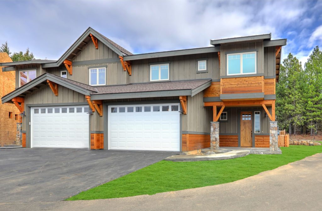 Emergency garage door repair service